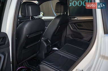 Внедорожник / Кроссовер Volkswagen Tiguan 2016 в 