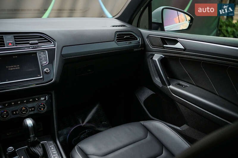 Внедорожник / Кроссовер Volkswagen Tiguan 2016 в Луцке