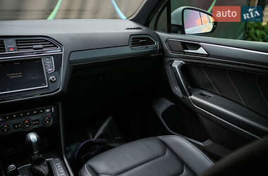 Внедорожник / Кроссовер Volkswagen Tiguan 2016 в 