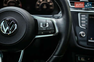 Внедорожник / Кроссовер Volkswagen Tiguan 2016 в 