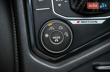 Внедорожник / Кроссовер Volkswagen Tiguan 2016 в 