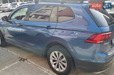 Внедорожник / Кроссовер Volkswagen Tiguan 2017 в 
