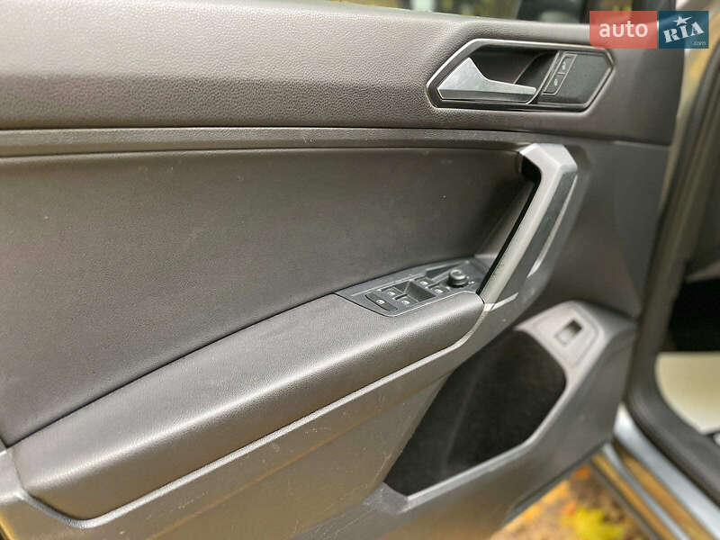 Внедорожник / Кроссовер Volkswagen Tiguan 2017 в Киеве фото 29 Внедорожник / Кроссовер Volkswagen Tiguan 2017 в Киеве