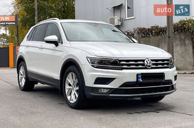 Внедорожник / Кроссовер Volkswagen Tiguan 2019 в 