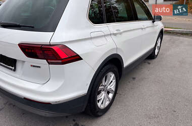 Внедорожник / Кроссовер Volkswagen Tiguan 2019 в 
