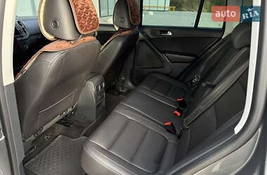 Внедорожник / Кроссовер Volkswagen Tiguan 2015 в 
