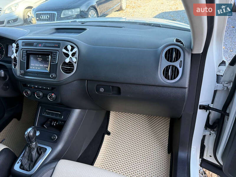 Внедорожник / Кроссовер Volkswagen Tiguan 2016 в Стрые