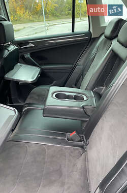 Внедорожник / Кроссовер Volkswagen Tiguan 2019 в 