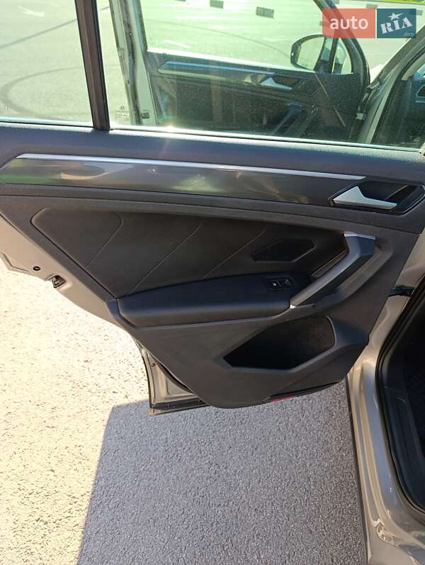 Позашляховик / Кросовер Volkswagen Tiguan 2016 в Львові