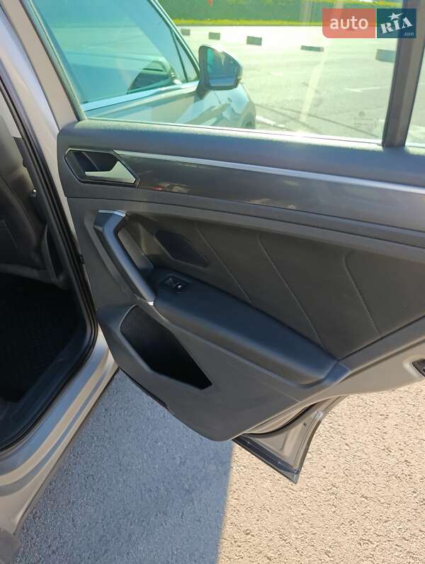 Позашляховик / Кросовер Volkswagen Tiguan 2016 в Львові