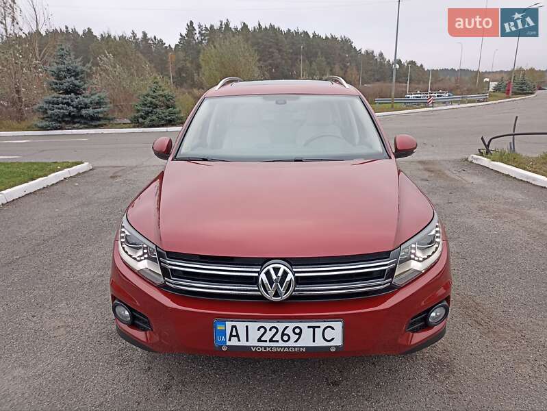 Внедорожник / Кроссовер Volkswagen Tiguan 2015 в Буче