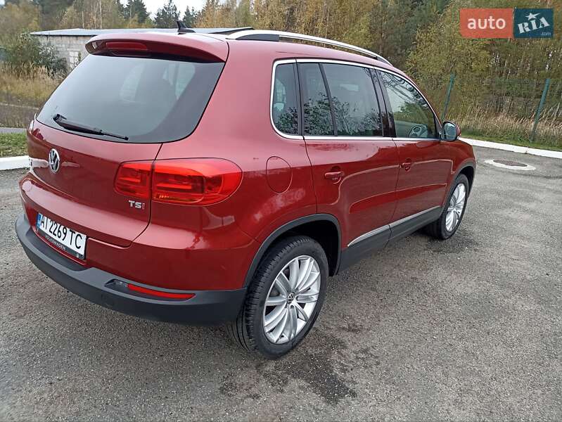 Внедорожник / Кроссовер Volkswagen Tiguan 2015 в Буче