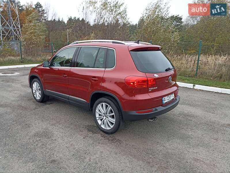 Внедорожник / Кроссовер Volkswagen Tiguan 2015 в Буче