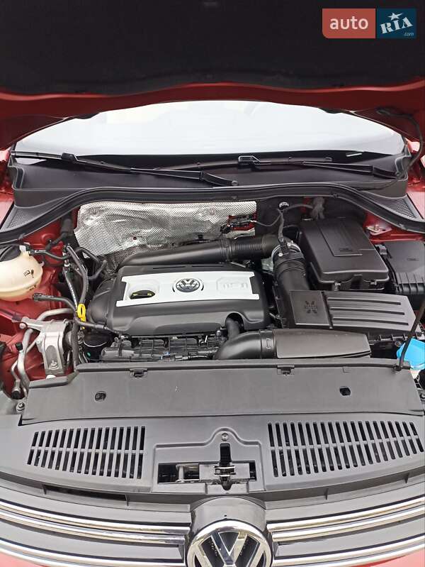 Внедорожник / Кроссовер Volkswagen Tiguan 2015 в Буче