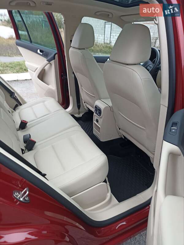 Внедорожник / Кроссовер Volkswagen Tiguan 2015 в Буче