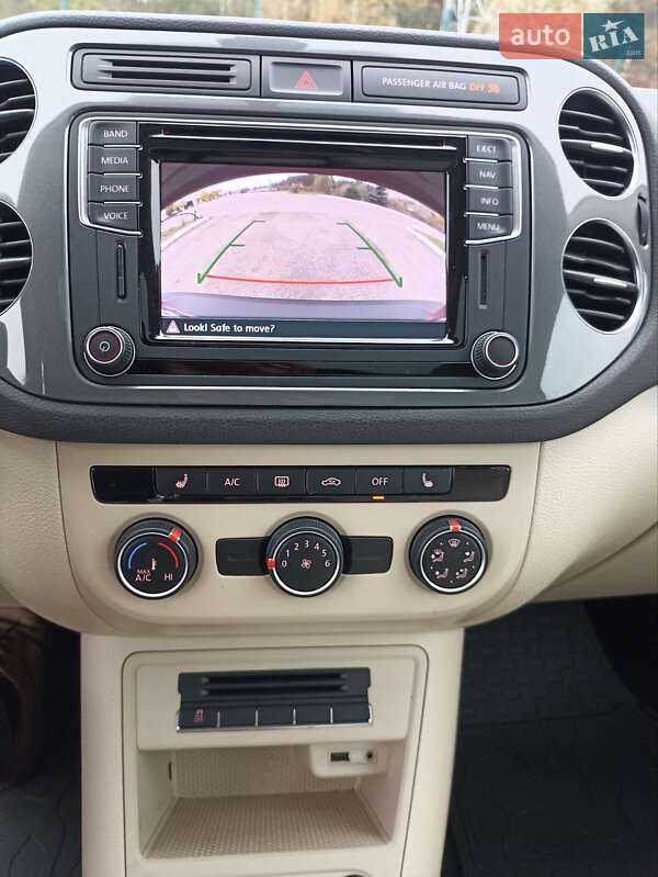 Внедорожник / Кроссовер Volkswagen Tiguan 2015 в Буче