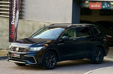 Внедорожник / Кроссовер Volkswagen Tiguan 2021 в 