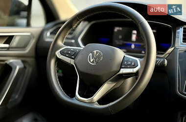 Внедорожник / Кроссовер Volkswagen Tiguan 2021 в 