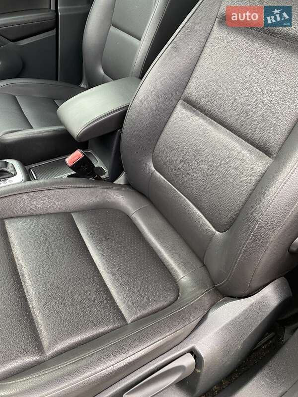 Внедорожник / Кроссовер Volkswagen Tiguan 2015 в Конотопе