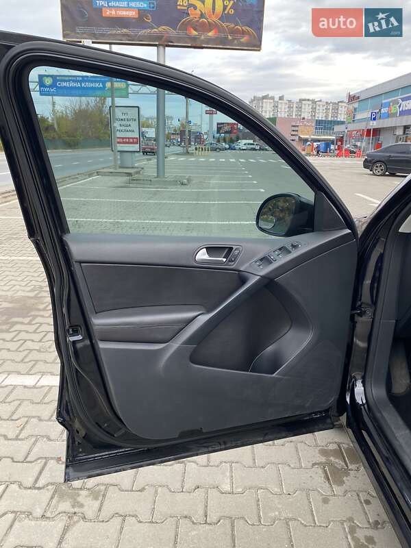 Внедорожник / Кроссовер Volkswagen Tiguan 2015 в Конотопе