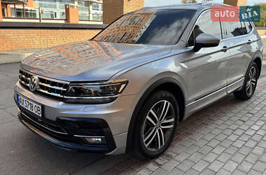 Внедорожник / Кроссовер Volkswagen Tiguan 2019 в 
