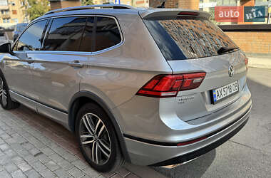 Внедорожник / Кроссовер Volkswagen Tiguan 2019 в 