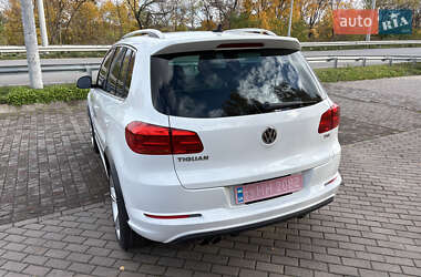 Внедорожник / Кроссовер Volkswagen Tiguan 2015 в 