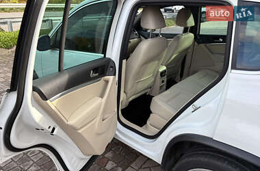 Внедорожник / Кроссовер Volkswagen Tiguan 2015 в 