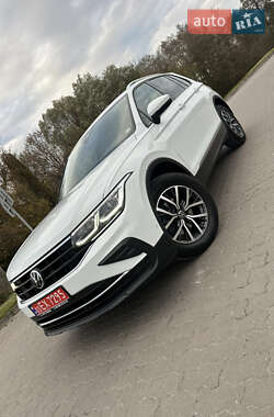 Позашляховик / Кросовер Volkswagen Tiguan 2021 в  фото 11 Позашляховик / Кросовер Volkswagen Tiguan 2021 в