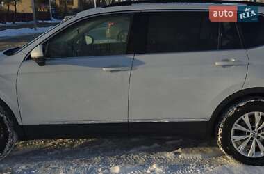 Позашляховик / Кросовер Volkswagen Tiguan 2018 в Ірпені