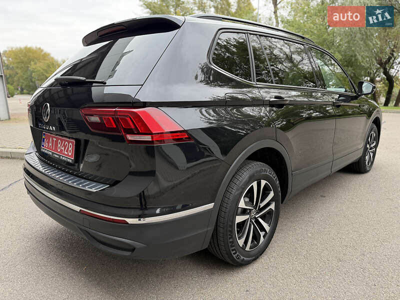 Внедорожник / Кроссовер Volkswagen Tiguan 2022 в Киеве
