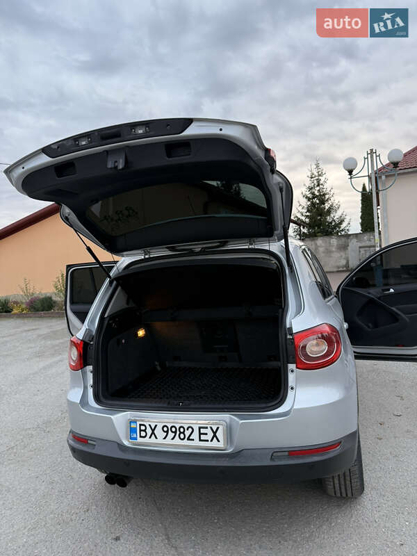 Позашляховик / Кросовер Volkswagen Tiguan 2009 в Ізяславі