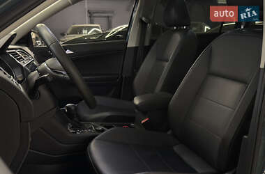 Внедорожник / Кроссовер Volkswagen Tiguan 2020 в 