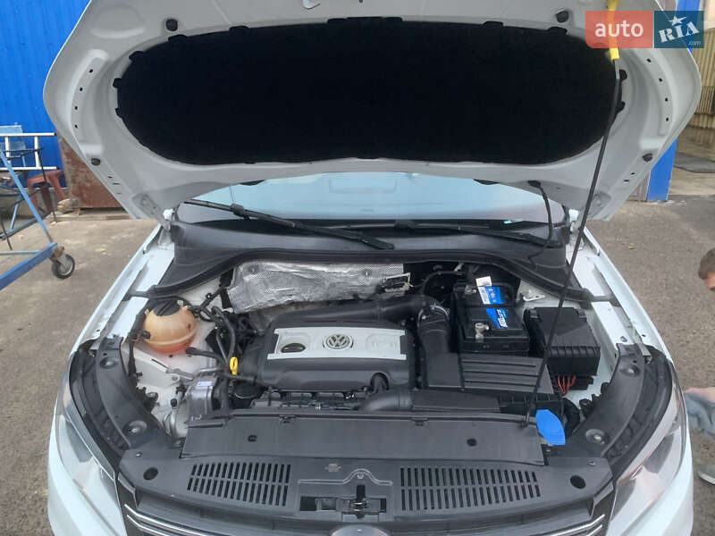 Внедорожник / Кроссовер Volkswagen Tiguan 2015 в Николаеве