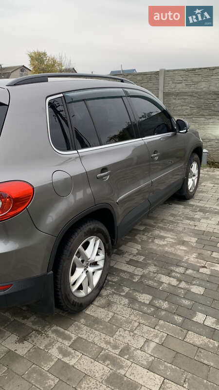 Позашляховик / Кросовер Volkswagen Tiguan 2011 в Новій Водолагі