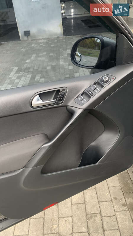 Позашляховик / Кросовер Volkswagen Tiguan 2011 в Новій Водолагі