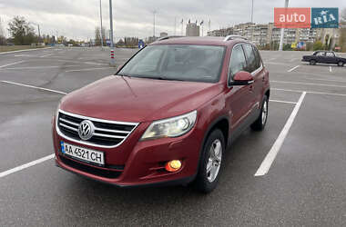 Позашляховик / Кросовер Volkswagen Tiguan 2010 в Києві