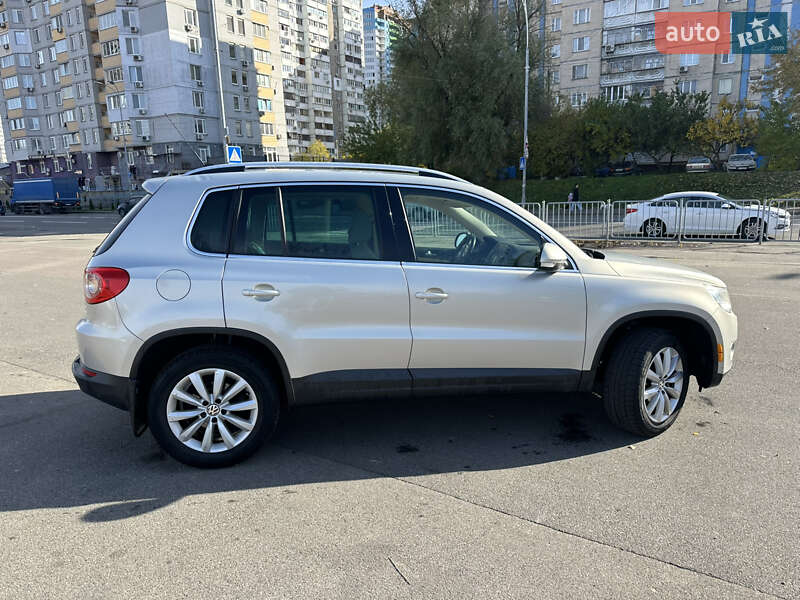Внедорожник / Кроссовер Volkswagen Tiguan 2010 в Киеве