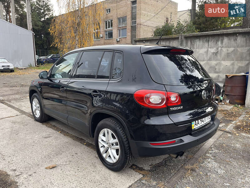 Внедорожник / Кроссовер Volkswagen Tiguan 2010 в Киеве