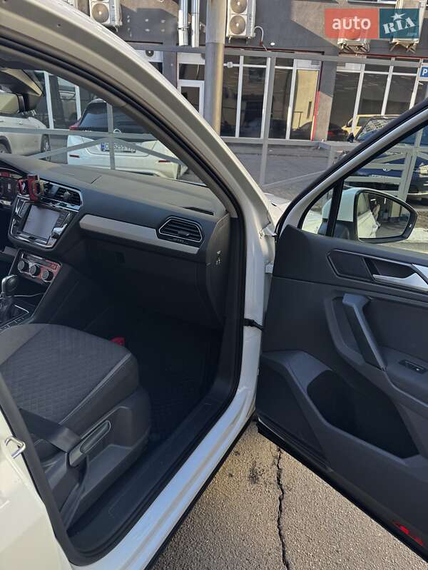 Внедорожник / Кроссовер Volkswagen Tiguan 2017 в Черновцах