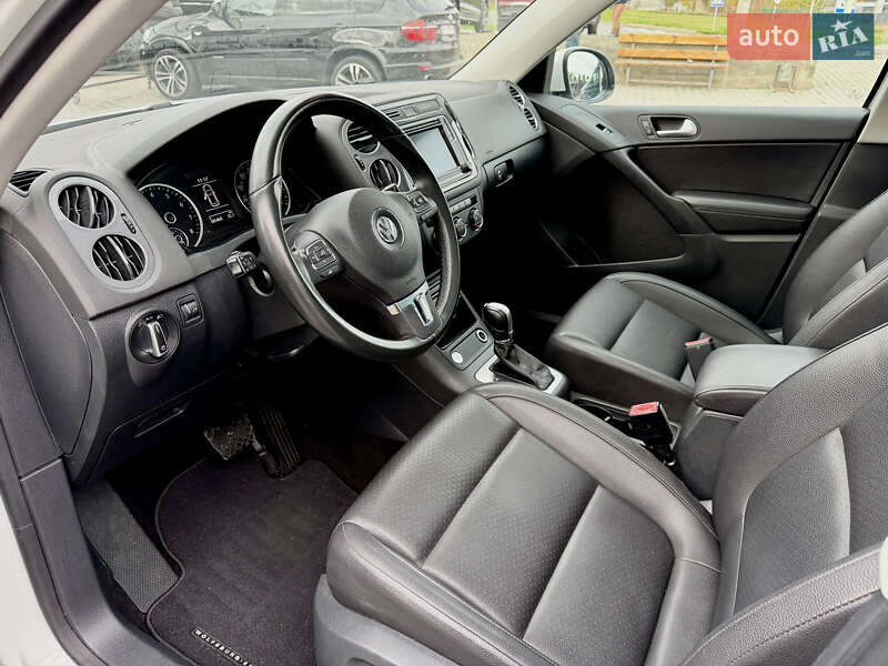 Позашляховик / Кросовер Volkswagen Tiguan 2016 в Кам'янець-Подільському