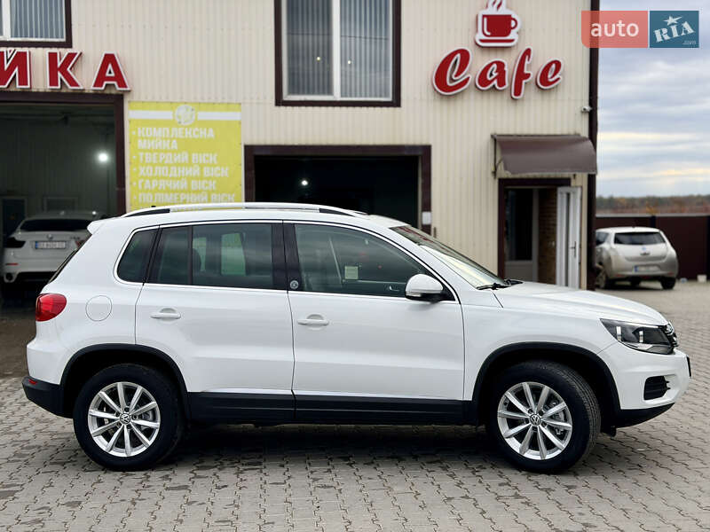 Позашляховик / Кросовер Volkswagen Tiguan 2016 в Кам'янець-Подільському