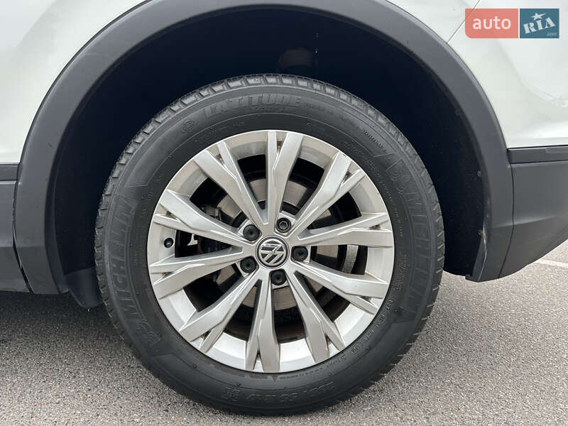 Позашляховик / Кросовер Volkswagen Tiguan 2017 в Києві