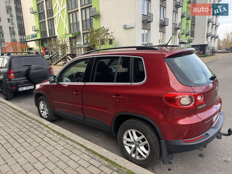 Внедорожник / Кроссовер Volkswagen Tiguan 2011 в Киеве