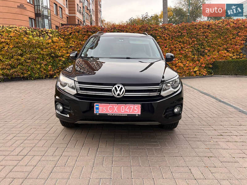Внедорожник / Кроссовер Volkswagen Tiguan 2015 в Ровно