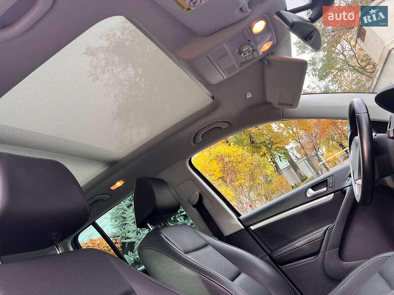 Внедорожник / Кроссовер Volkswagen Tiguan 2015 в Ровно