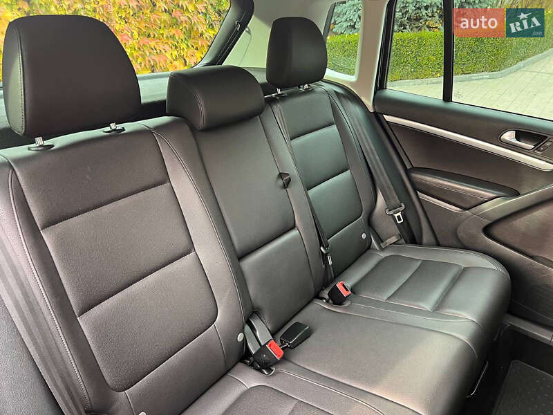 Внедорожник / Кроссовер Volkswagen Tiguan 2015 в Ровно