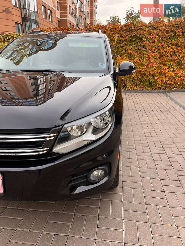 Внедорожник / Кроссовер Volkswagen Tiguan 2015 в Ровно