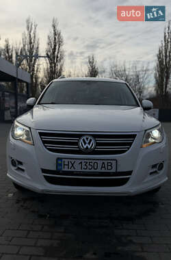 Внедорожник / Кроссовер Volkswagen Tiguan 2011 в Каменец-Подольском