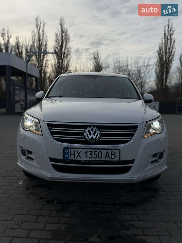 Внедорожник / Кроссовер Volkswagen Tiguan 2011 в Каменец-Подольском